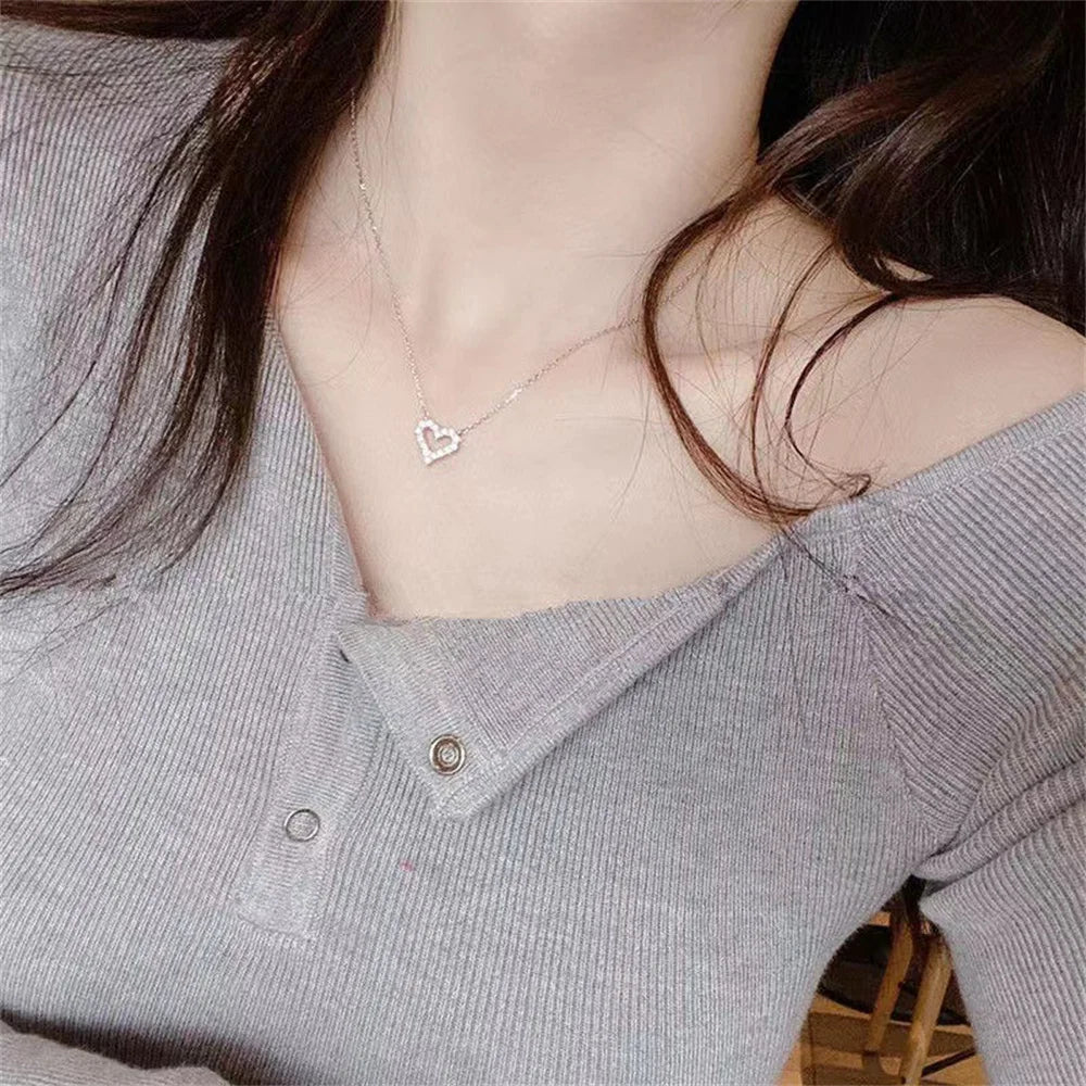 Colar Feminino Coração Vazado – Estilo K-pop com Cristais e Zircônia Romântica