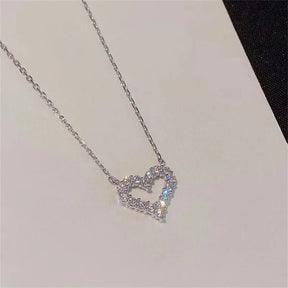 Colar Feminino Coração Vazado – Estilo K-pop com Cristais e Zircônia Romântica