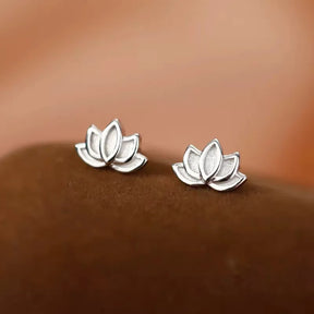 Brincos Femininos de Prata 925 – Stud Flor de Lótus, Joia Delicada e Elegante